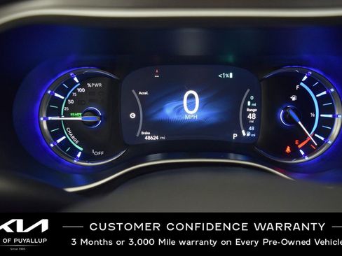 Used 2023 Chrysler Pacifica Touring-L image 18