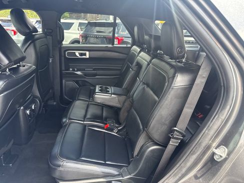 Used 2020 Ford Explorer XLT w/ Equipment Group 202A AWD/4WD image 17