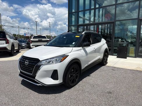Used 2024 Nissan Kicks SV w/ Exterior Package FWD image 1