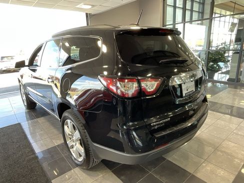 Used 2017 Chevrolet Traverse LT w/ Style and Technology Package image 5