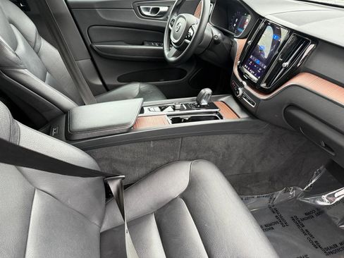 Used 2023 Volvo XC60 B5 Plus image 16