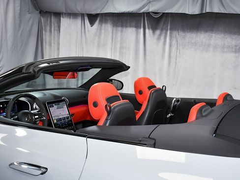 Used 2022 Mercedes-Benz SL 63 AMG 4MATIC w/ Driver Assistance Package image 97