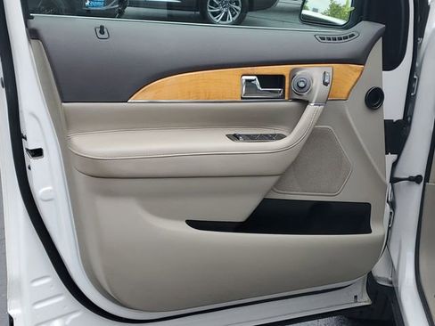Used 2015 Lincoln MKX FWD w/ Equipment Group 101A image 8