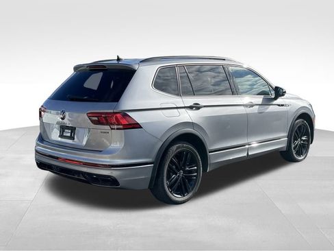 Certified 2022 Volkswagen Tiguan SE R-Line image 4