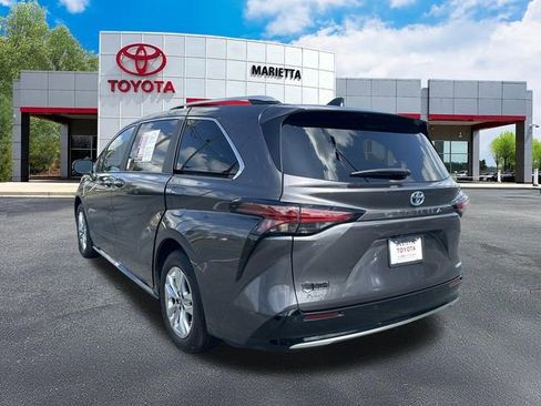 Used 2025 Toyota Sienna Limited FWD image 26