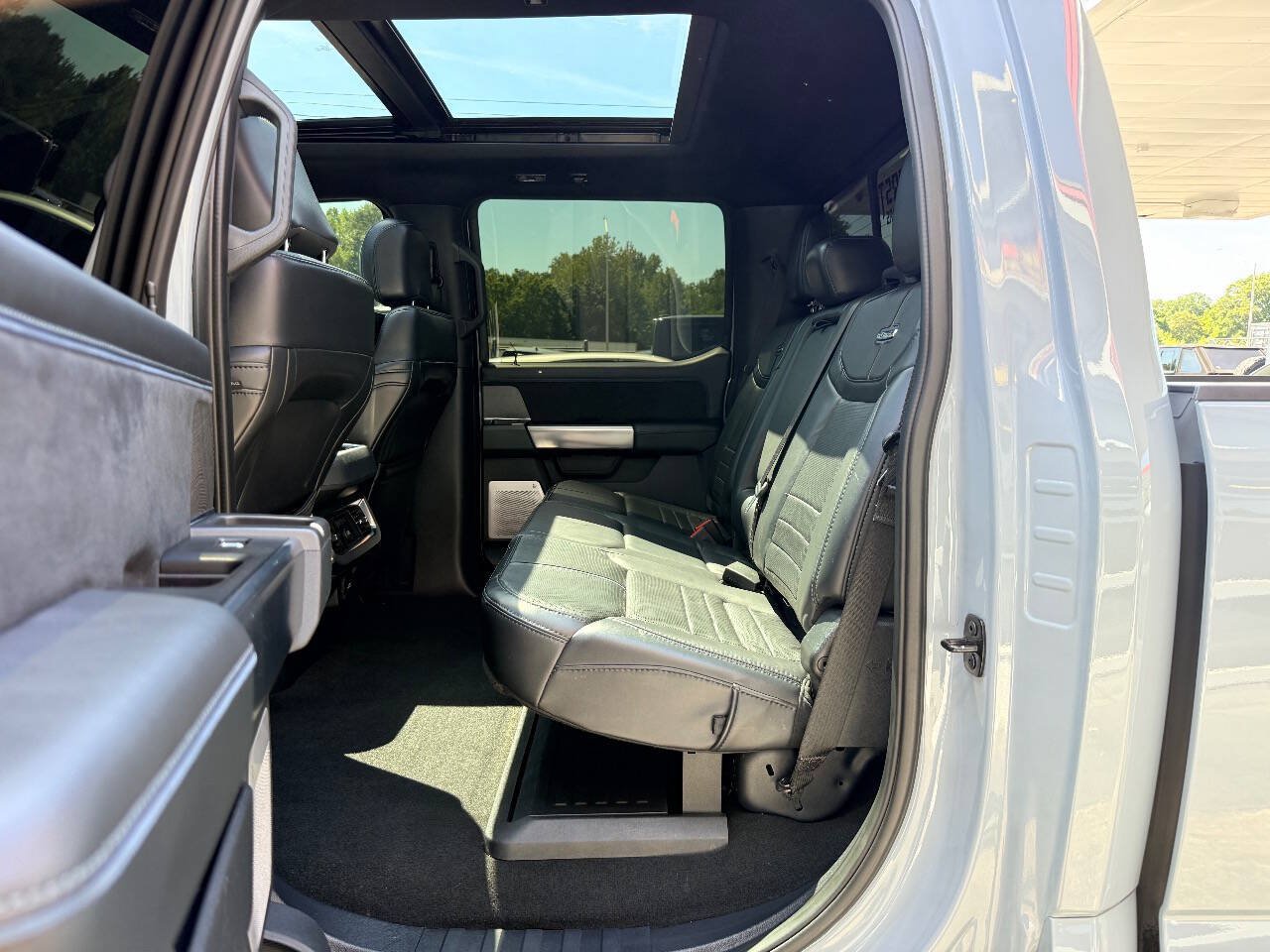 Used 2025 Ford F350 Platinum w/ FX4 Off-Road Package AWD/4WD image 36