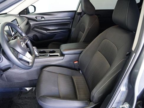 Used 2025 Nissan Altima 2.5 SV FWD image 14