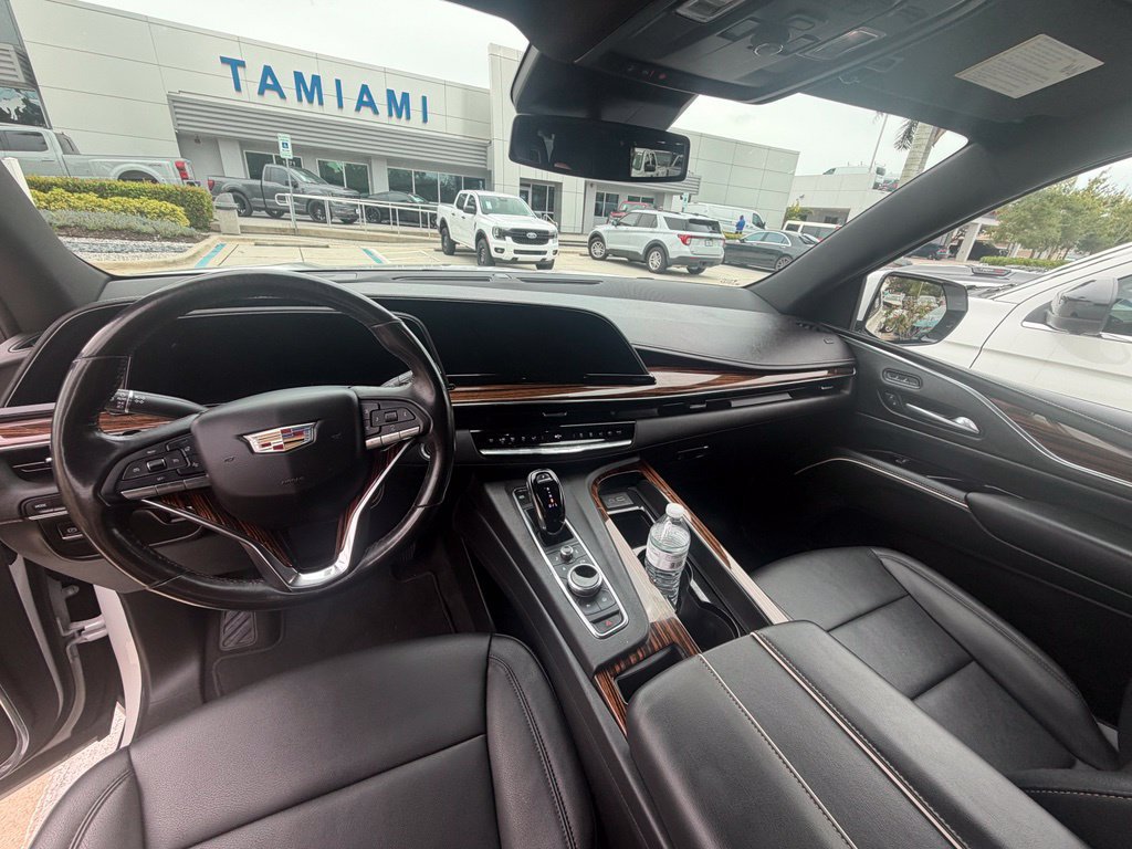 Used 2023 Cadillac Escalade Luxury RWD image 6