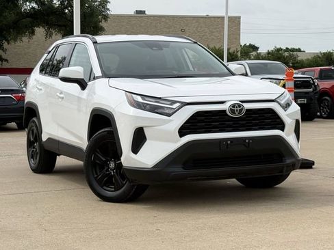 Used 2024 Toyota RAV4 XLE image 2