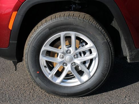 New 2026 Jeep Grand Cherokee Laredo AWD/4WD image 36