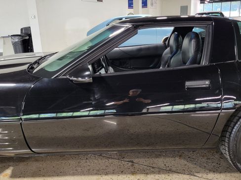 Used 1994 Chevrolet Corvette Coupe RWD image 25