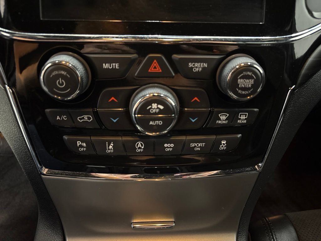 Used 2022 Jeep Grand Cherokee Laredo X AWD/4WD image 20