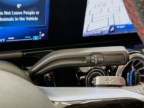 Used 2025 Mercedes-Benz GLA 250 4MATIC image 25