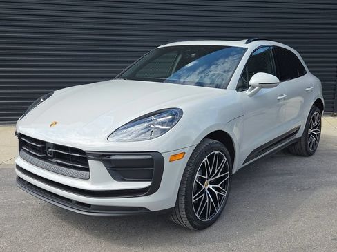 Certified 2026 Porsche Macan AWD/4WD image 1