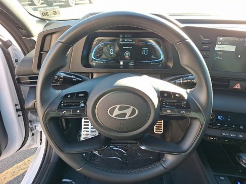 Certified 2025 Hyundai Elantra Sport image 19