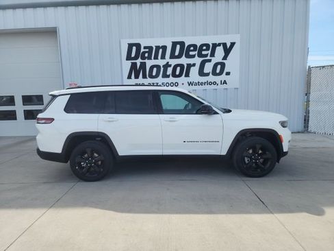 New 2025 Jeep Grand Cherokee L Limited w/ Luxury Tech Group II image 11