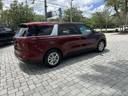 Used 2024 Kia Carnival LX FWD image 18