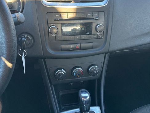 Used 2012 Dodge Avenger SE image 15