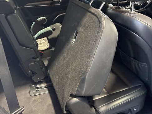 Used 2022 Kia Telluride LX FWD image 9
