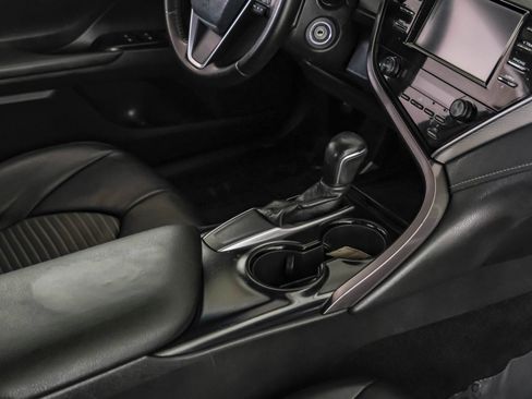 Used 2018 Toyota Camry SE FWD image 18