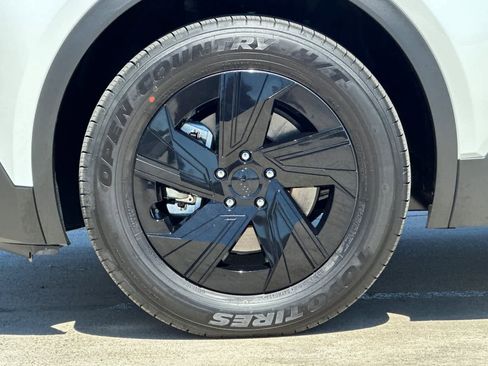 New 2026 Subaru Uncharted Premium image 32