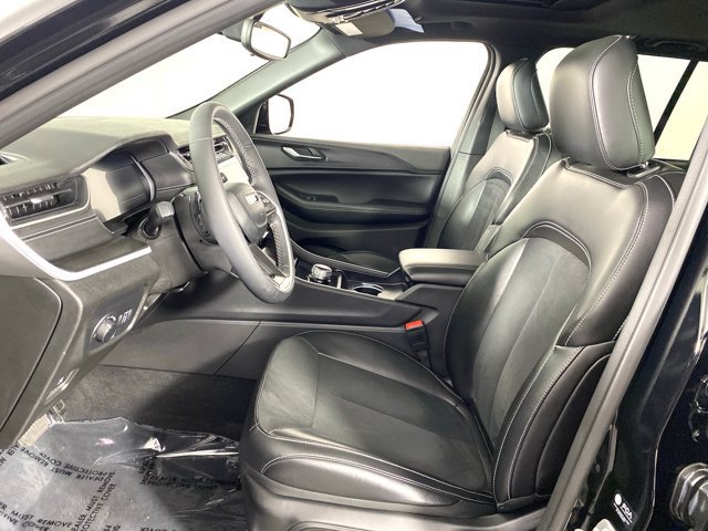 Used 2024 Jeep Grand Cherokee Altitude AWD/4WD image 18