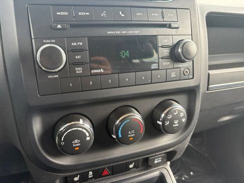 Used 2015 Jeep Patriot High Altitude AWD/4WD image 29