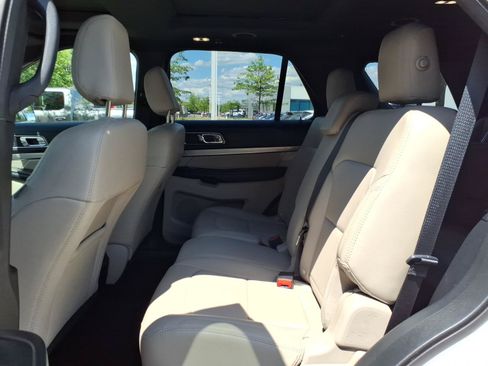 Used 2018 Ford Explorer XLT w/ Equipment Group 202A AWD/4WD image 9