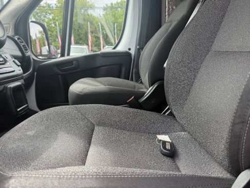 Used 2025 RAM ProMaster 2500 w/ Convenience Group FWD image 3