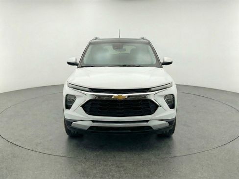 Used 2025 Chevrolet TrailBlazer LT image 2