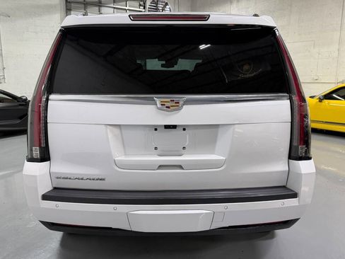 Used 2020 Cadillac Escalade Luxury image 12