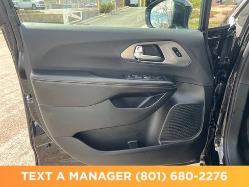 New 2026 Chrysler Pacifica Select FWD image 10