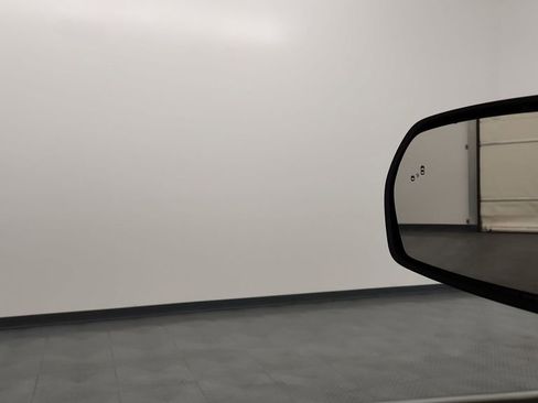 Used 2022 Ford Edge SEL image 18