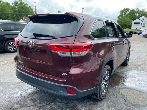 Used 2019 Toyota Highlander Plus FWD image 6