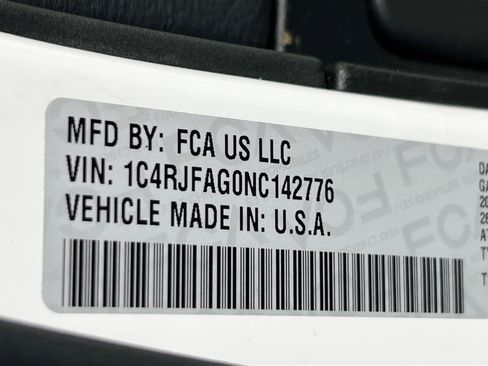 Used 2022 Jeep Grand Cherokee Laredo X image 32