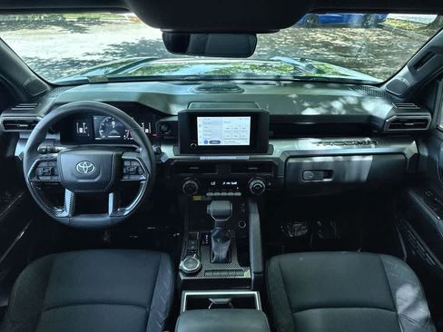 Used 2025 Toyota Tacoma SR5 AWD/4WD image 24