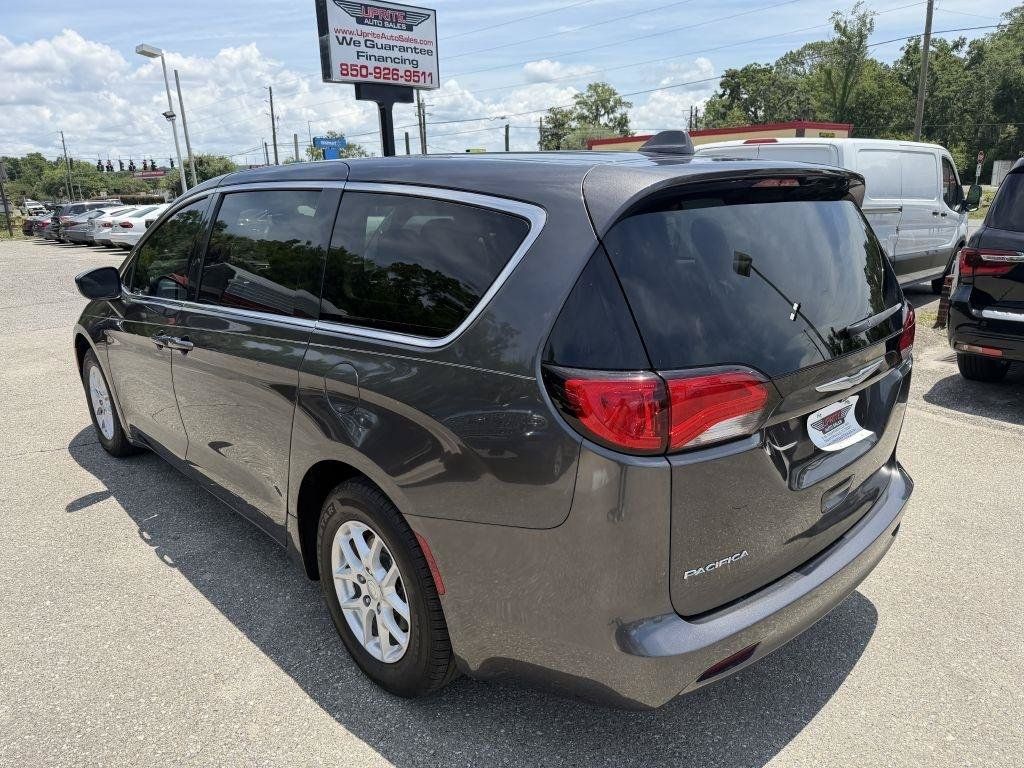 Used 2017 Chrysler Pacifica Touring FWD image 7