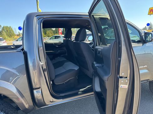 Used 2021 Toyota Tacoma TRD Sport image 15