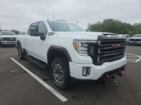 Used 2023 GMC Sierra 2500 AT4 w/ AT4 Preferred Package AWD/4WD image 2