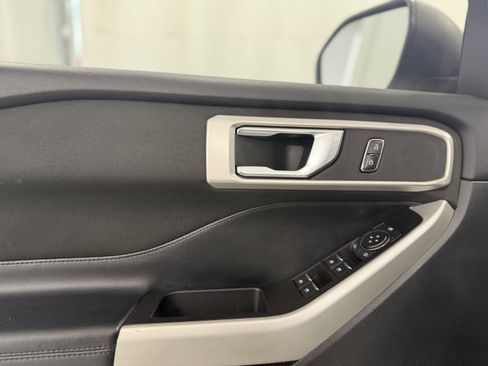 Used 2020 Ford Explorer XLT w/ Comfort Package image 13
