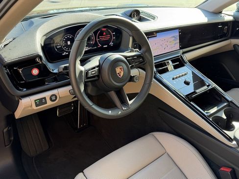 Certified 2025 Porsche Panamera 4S w/ Premium Package image 4