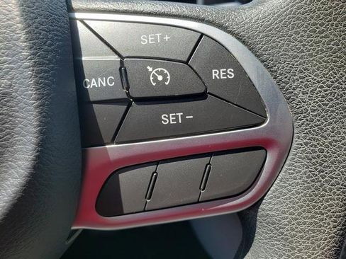 Used 2017 Chrysler Pacifica Touring FWD image 22