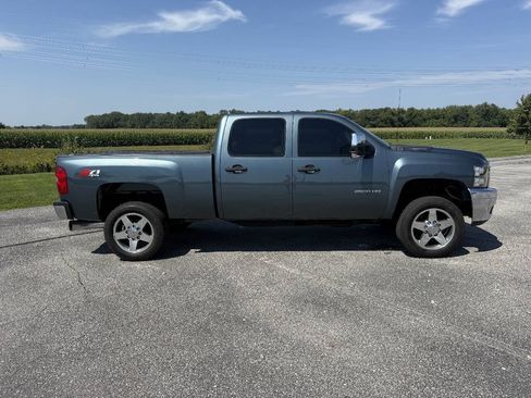 Used 2011 Chevrolet Silverado 2500 LT w/ Interior Plus Package AWD/4WD image 4