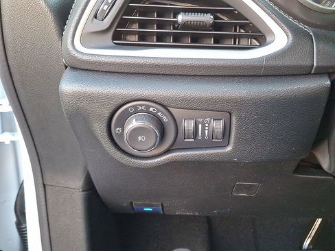 New 2026 Chrysler Pacifica Select image 17