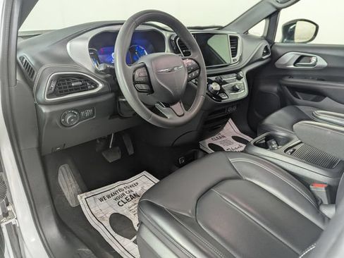 Used 2024 Chrysler Pacifica Limited FWD image 11