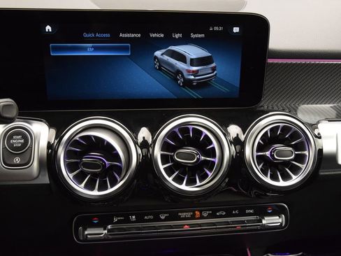 Used 2023 Mercedes-Benz GLB 250 image 27