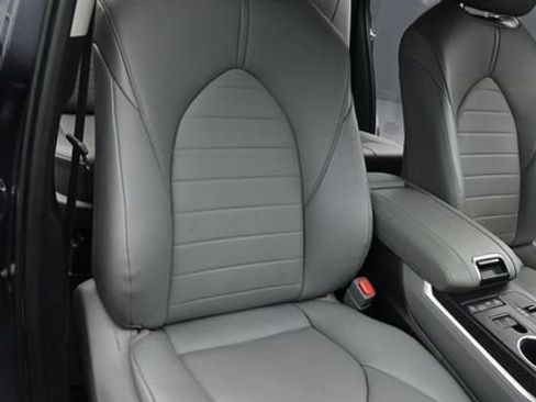 Used 2020 Toyota Highlander XLE FWD image 18