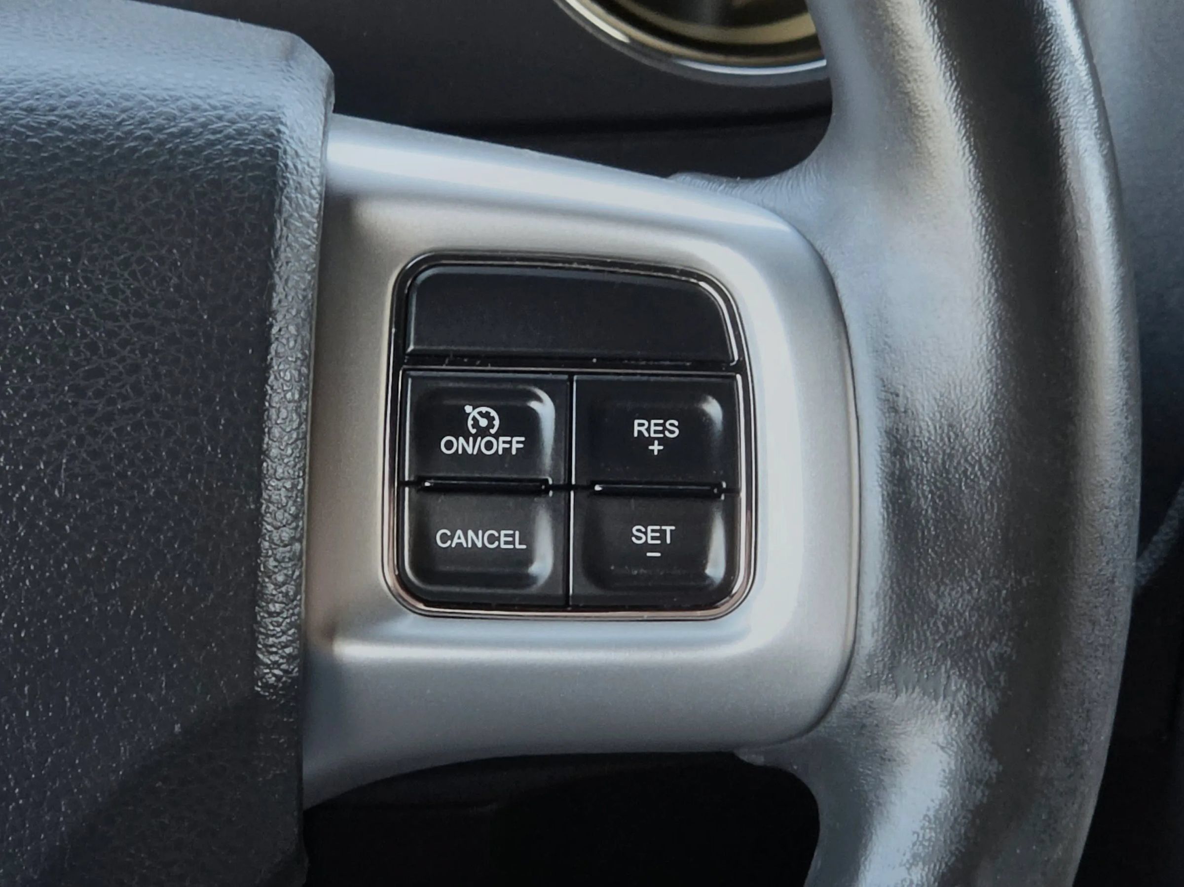Used 2014 Dodge Challenger SXT RWD image 24