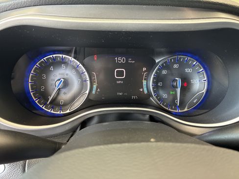 Certified 2025 Chrysler Pacifica Select w/ Uconnect Theater Family Group FWD image 34