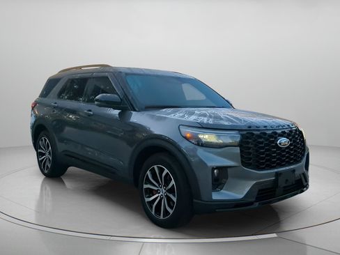 Used 2026 Ford Explorer ST-Line w/ ST-Line Street Pack RWD image 2